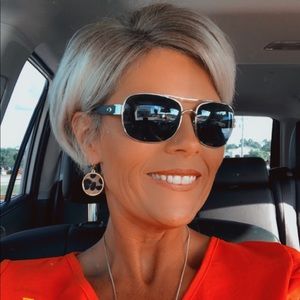 Meet your Posher, Casey